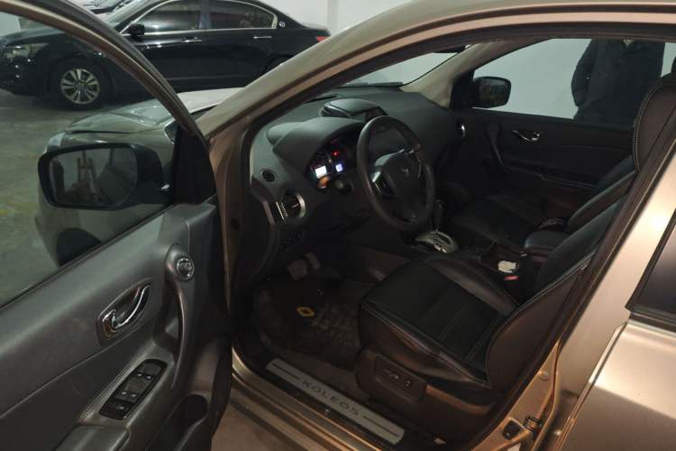Used Renault Koleos 2013 2.5L 4x4 Comfort Edition Driver Seat