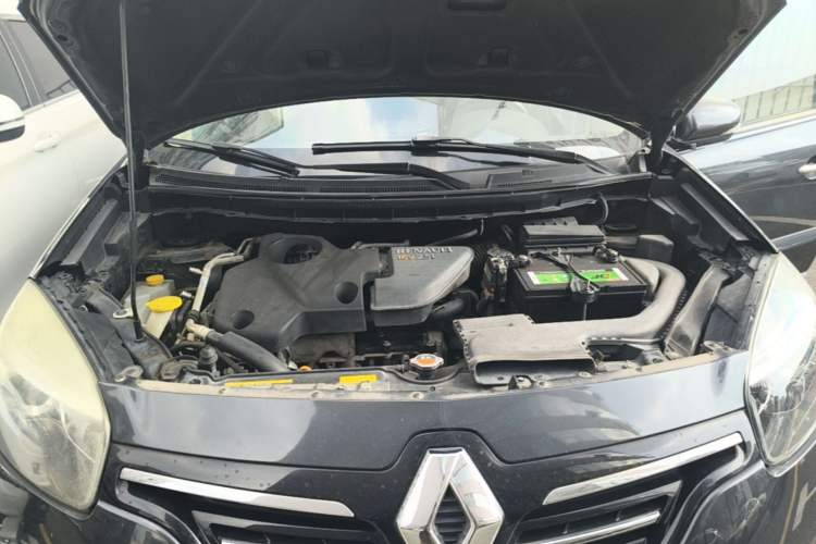 Used Renault Koleos 2013 2.5L 4x4 Comfort Edition with Navigation Engine Bay