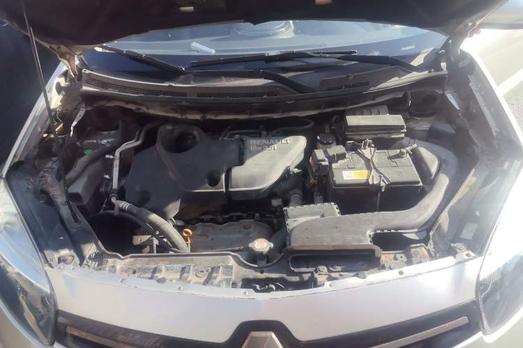 Used Renault Koleos 2013 2.5L Two-Wheel Drive Comfort Edition Engine Bay