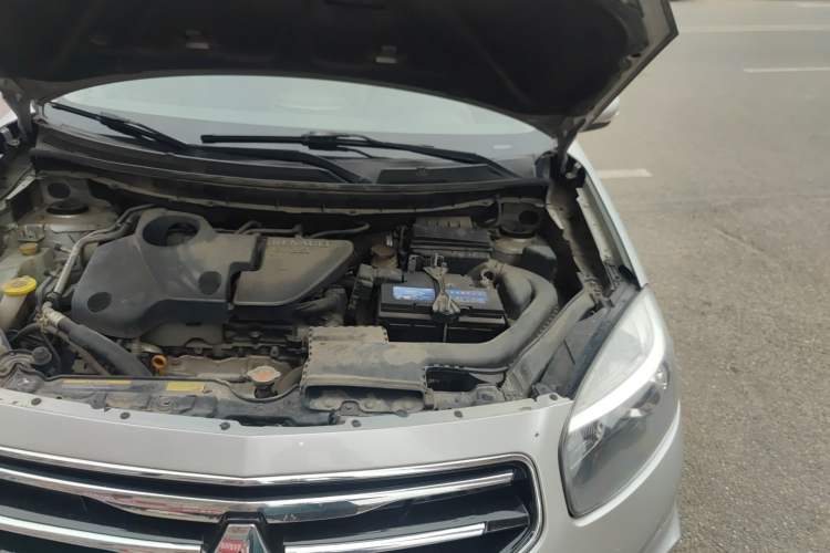 Used Renault Koleos 2013 2.5L Two-Wheel Drive Comfort Edition Engine Bay Left