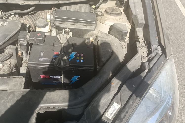 Used Renault Koleos 2013 2.5L Two-Wheel Drive Comfort Edition Engine Bay Left