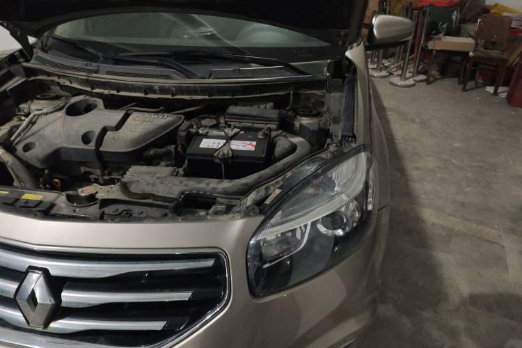 Used Renault Koleos 2013 2.5L 4x4 Comfort Edition Engine Bay Left