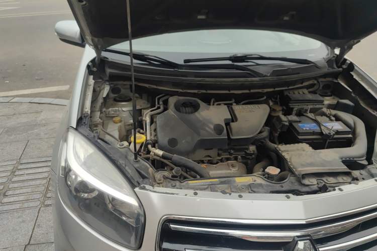 Used Renault Koleos 2013 2.5L Two-Wheel Drive Comfort Edition Engine Bay Right