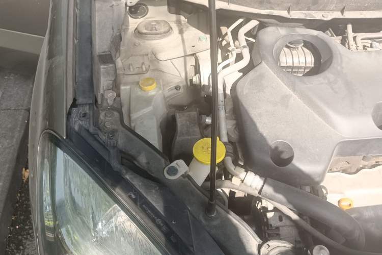 Used Renault Koleos 2013 2.5L Two-Wheel Drive Comfort Edition Engine Bay Right