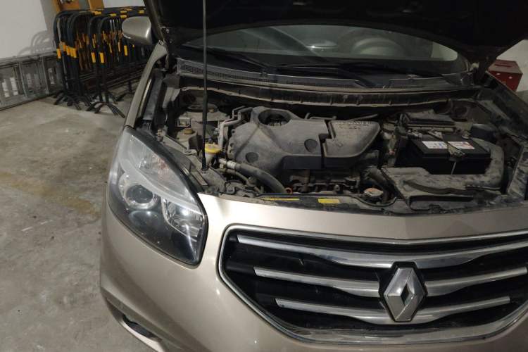 Used Renault Koleos 2013 2.5L 4x4 Comfort Edition Engine Bay Right