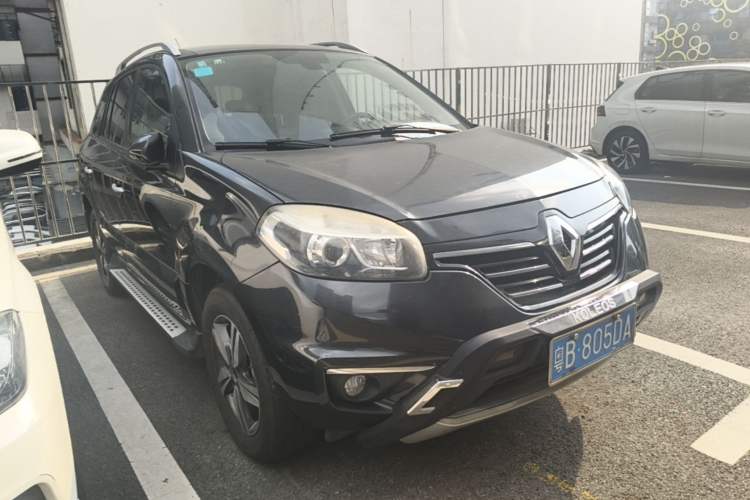 Used Renault Koleos 2013 2.5L 4x4 Comfort Edition with Navigation Front Right 45 Deg