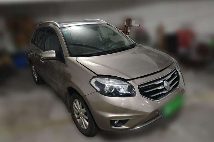 Used Renault Koleos 2013 2.5L 4x4 Comfort Edition Front Right 45 Deg