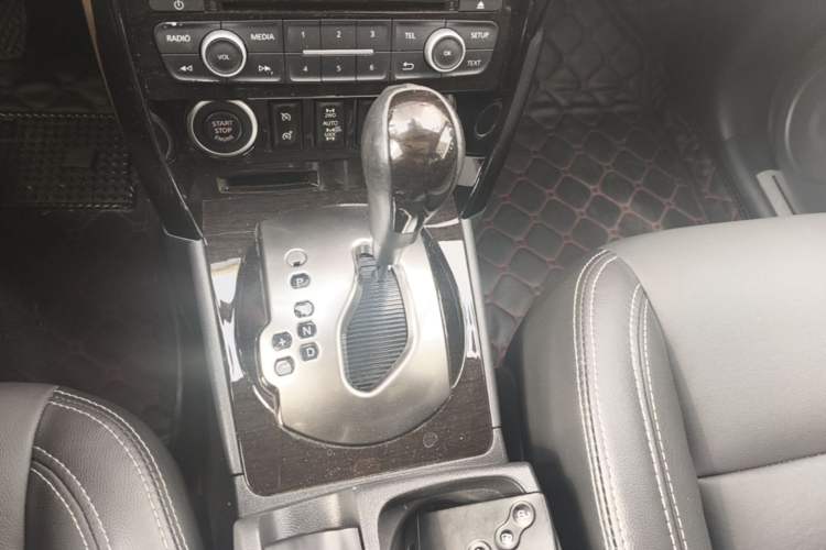 Used Renault Koleos 2013 2.5L 4x4 Comfort Edition with Navigation Gear Lever