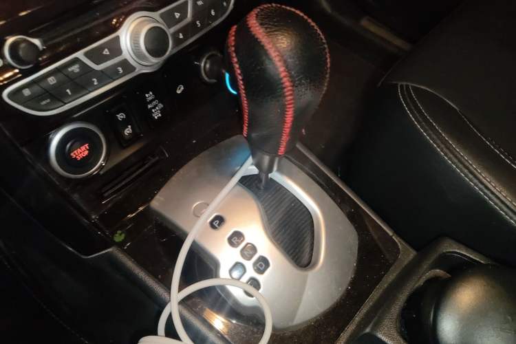 Used Renault Koleos 2013 2.5L 4x4 Comfort Edition Gear Lever