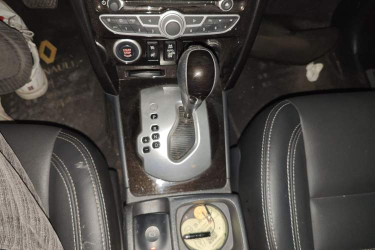 Used Renault Koleos 2013 2.5L 4x4 Comfort Edition Gear Lever