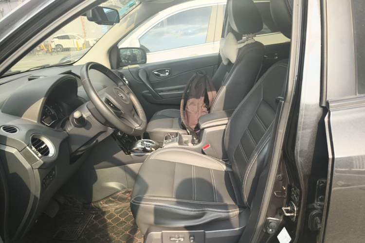 Used Renault Koleos 2013 2.5L 4x4 Comfort Edition with Navigation Left Front Seat