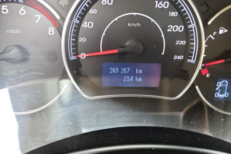 Used Renault Koleos 2013 2.5L Two-Wheel Drive Comfort Edition Odometer Close Up
