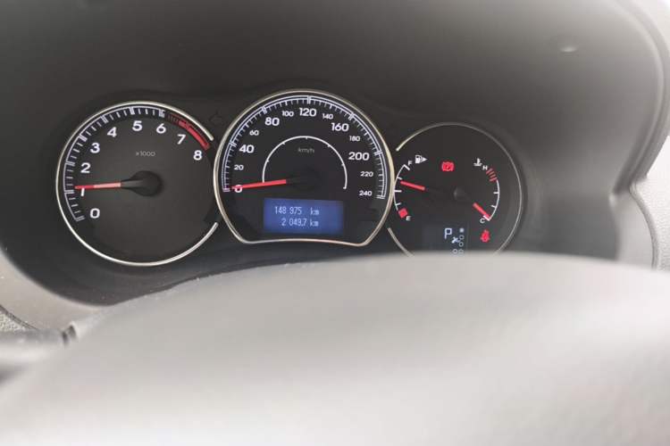 Used Renault Koleos 2013 2.5L 4x4 Comfort Edition with Navigation Odometer Close Up