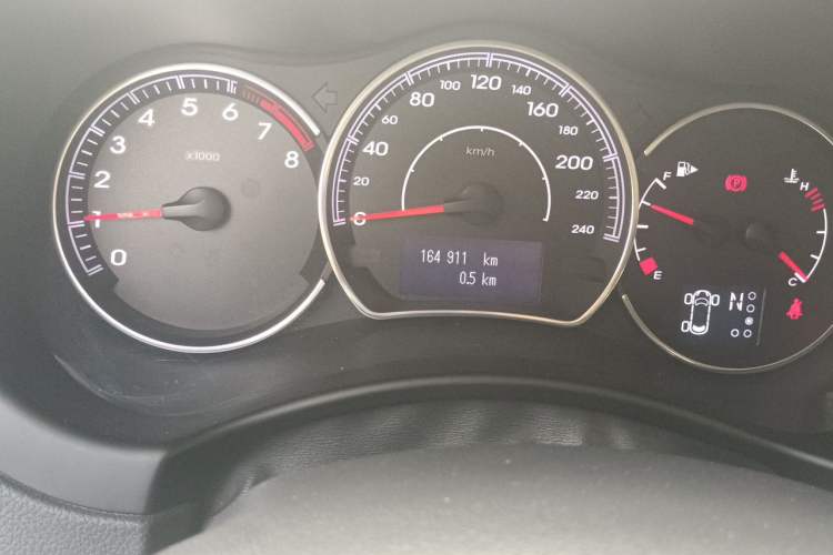 Used Renault Koleos 2013 2.5L Two-Wheel Drive Comfort Edition Odometer Close Up