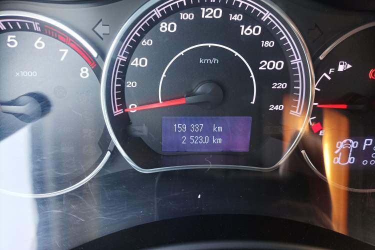 Used Renault Koleos 2013 2.5L Two-Wheel-Drive Urban Edition Odometer Close Up