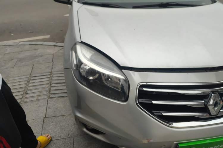 Used Renault Koleos 2013 2.5L Two-Wheel Drive Comfort Edition Right Front Headlight