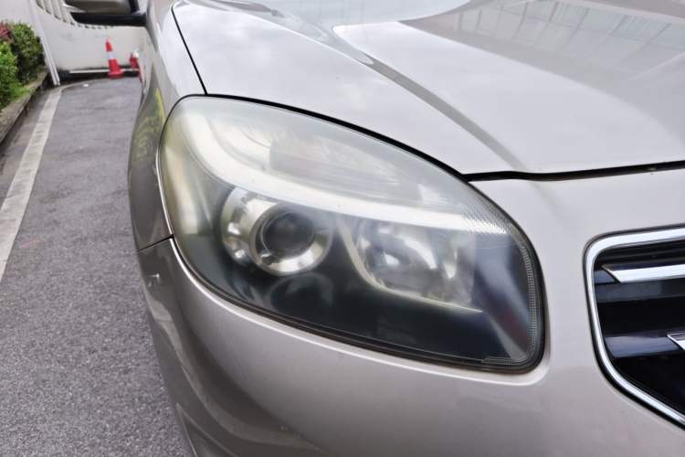 Used Renault Koleos 2013 2.5L Two-Wheel Drive Comfort Edition Right Front Headlight