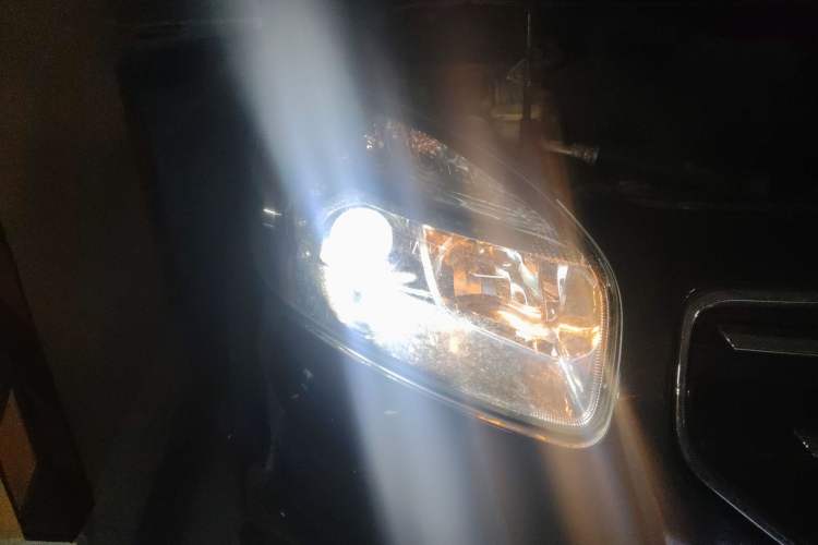 Used Renault Koleos 2013 2.5L 4x4 Comfort Edition Right Front Headlight