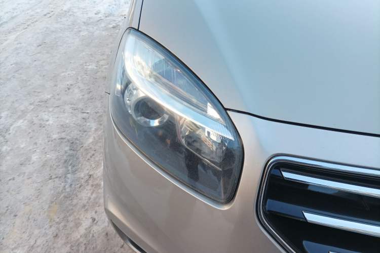 Used Renault Koleos 2013 2.5L Two-Wheel-Drive Urban Edition Right Front Headlight