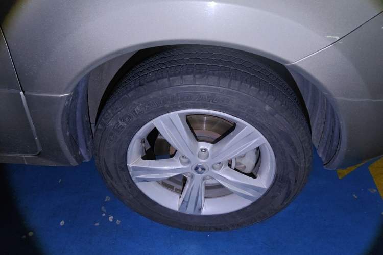 Used Renault Koleos 2013 2.5L Two-Wheel-Drive Urban Edition Right Front Wheel Hub