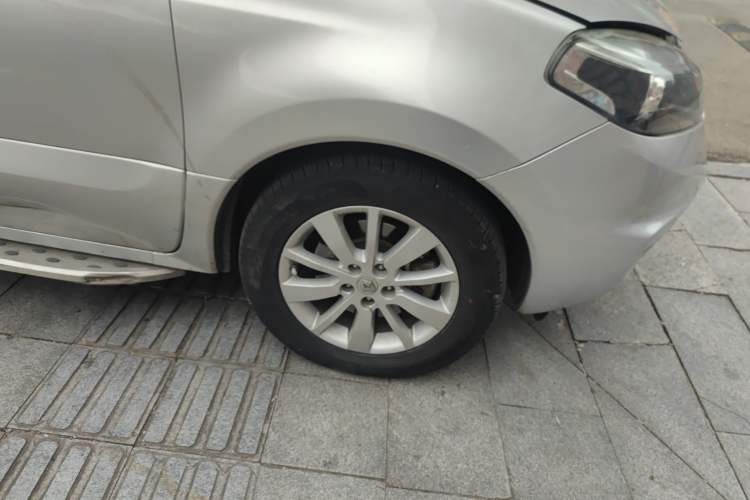 Used Renault Koleos 2013 2.5L Two-Wheel Drive Comfort Edition Right Front Wheel Hub