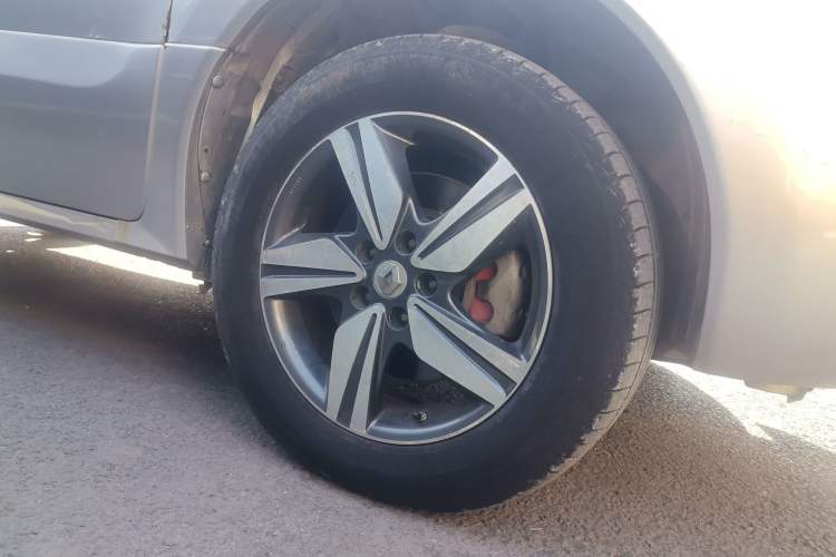 Used Renault Koleos 2013 2.5L Two-Wheel Drive Comfort Edition Right Front Wheel Hub