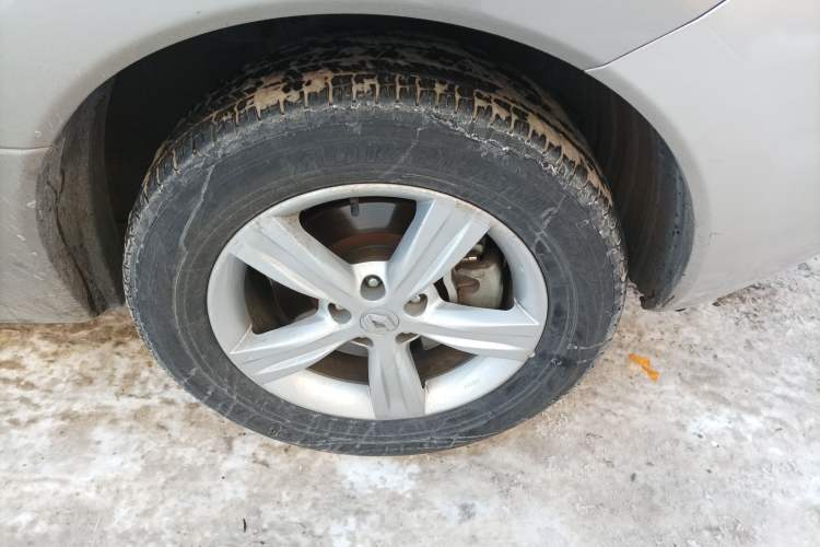 Used Renault Koleos 2013 2.5L Two-Wheel-Drive Urban Edition Right Front Wheel Hub