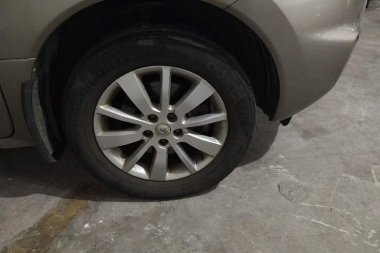 Used Renault Koleos 2013 2.5L 4x4 Comfort Edition Right Front Wheel Hub