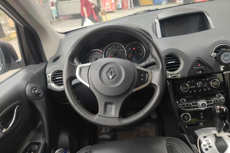 Used Renault Koleos 2013 2.5L Two-Wheel Drive Comfort Edition Steering Wheel