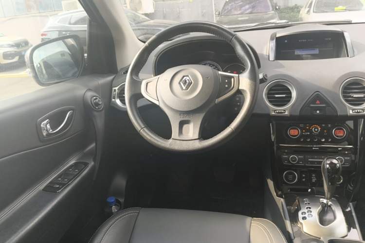Used Renault Koleos 2013 2.5L 4x4 Comfort Edition with Navigation Steering Wheel