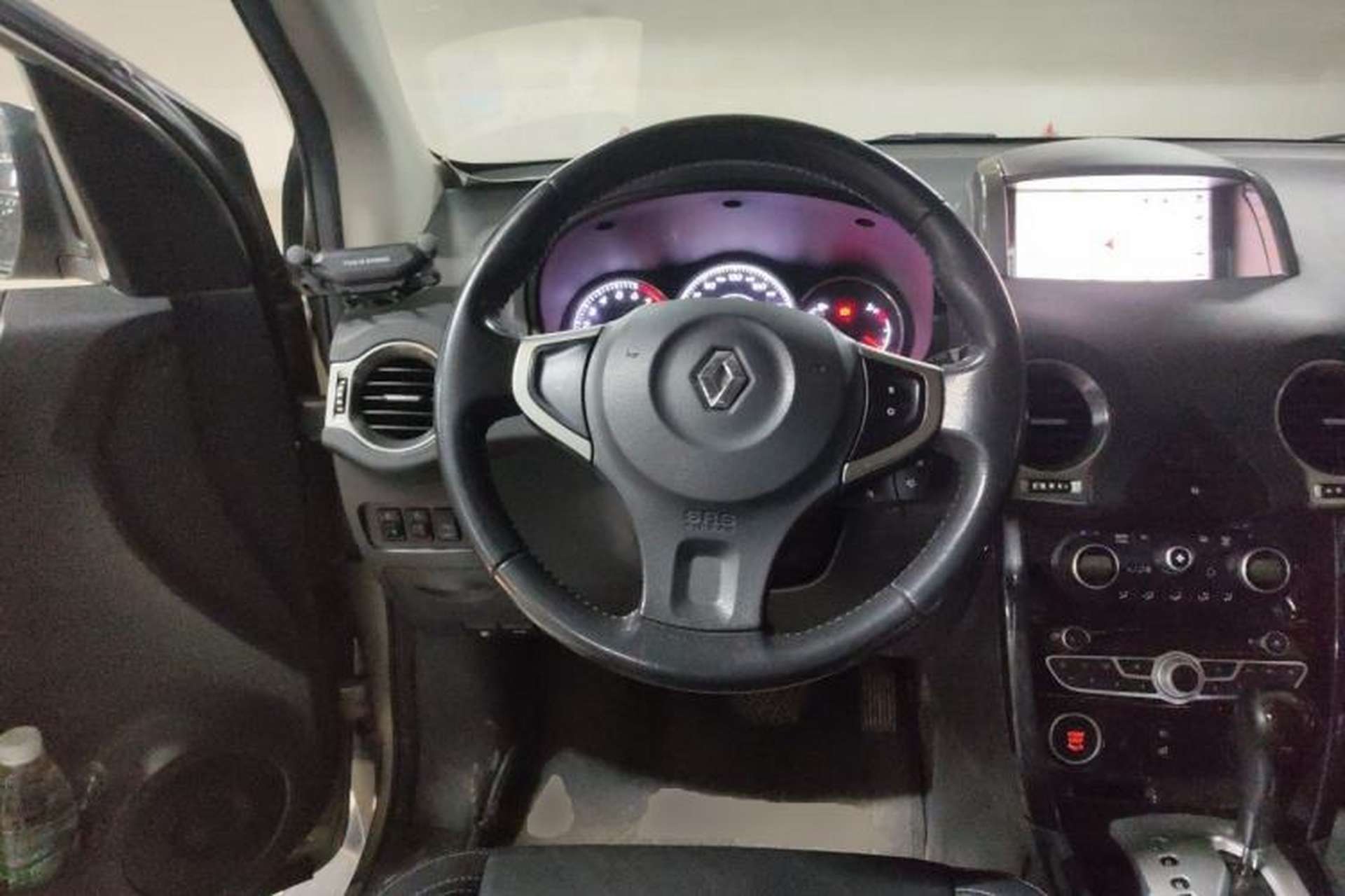 Used Renault Koleos 2013 2.5L Two-Wheel Drive Comfort Edition with Navigation Steering Wheel