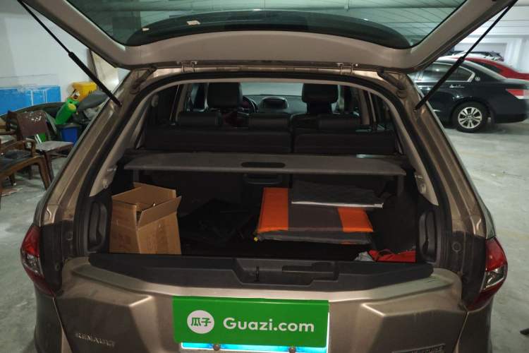 Used Renault Koleos 2013 2.5L 4x4 Comfort Edition Trunk
