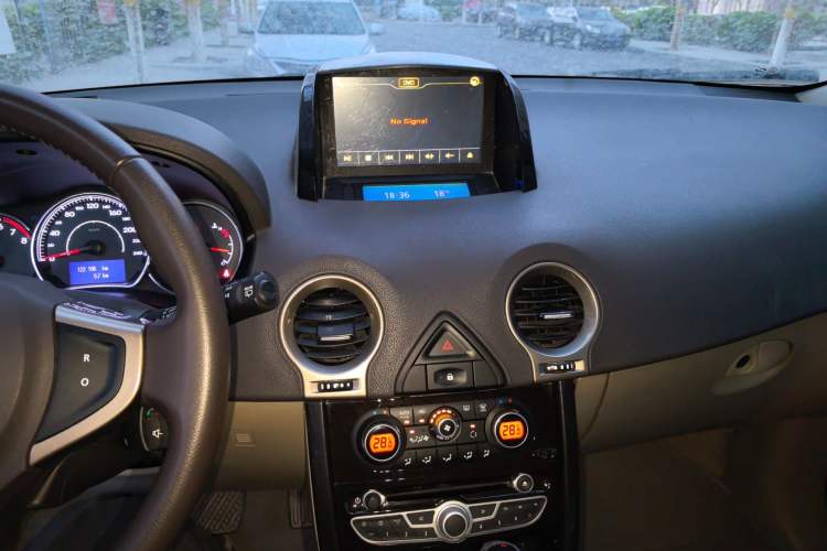 Used Renault Koleos 2013 2.5L Two-Wheel Drive Comfort Edition Audio And AC Panel