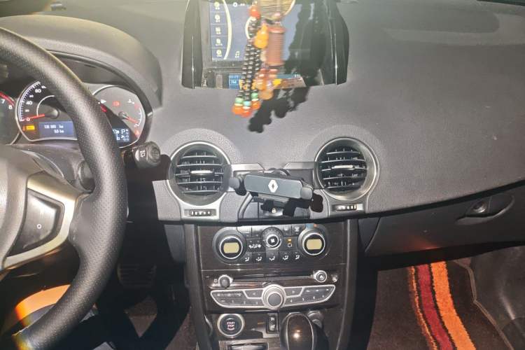 Used Renault Koleos 2013 2.5L Two-Wheel Drive Comfort Edition with Navigation Audio And AC Panel