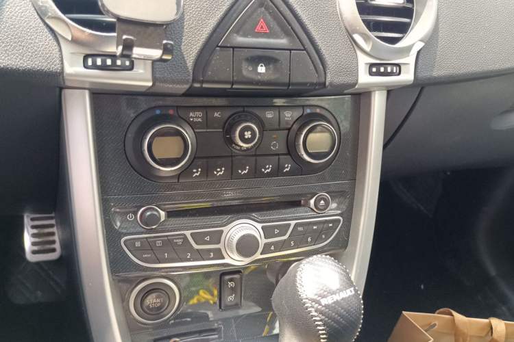 Used Renault Koleos 2013 2.5L Two-Wheel-Drive Urban Edition Audio And AC Panel