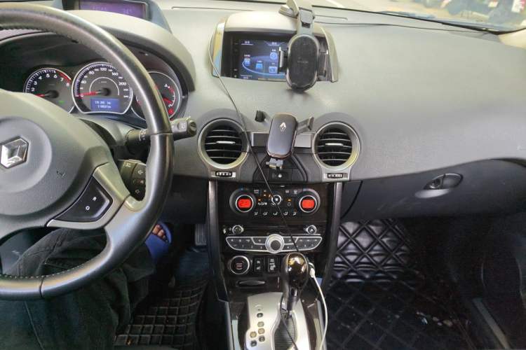 Used Renault Koleos 2013 2.5L 4x4 Comfort Edition Audio And AC Panel