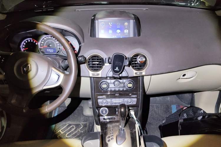 Used Renault Koleos 2013 2.5L Two-Wheel Drive Comfort Edition with Navigation Audio And AC Panel