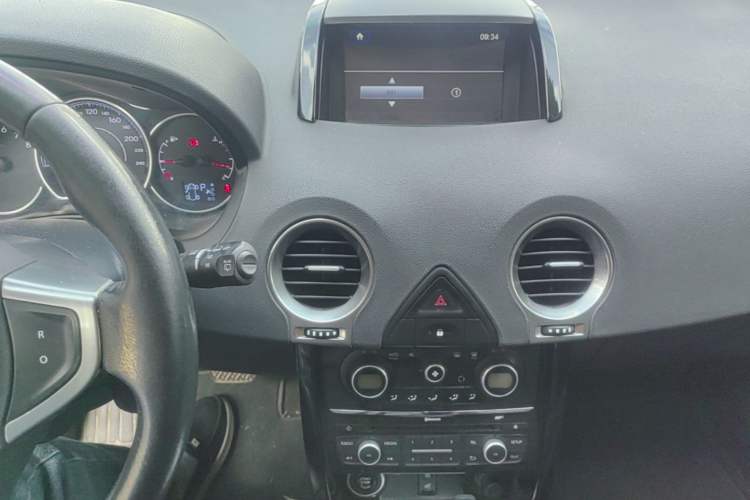 Used Renault Koleos 2013 2.5L Two-Wheel Drive Comfort Edition with Navigation Audio And AC Panel