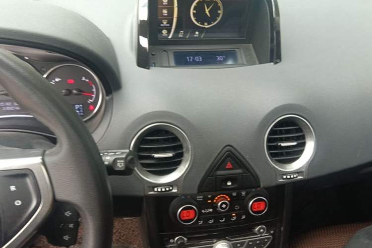 Used Renault Koleos 2013 2.5L 4x4 Comfort Edition Audio And AC Panel