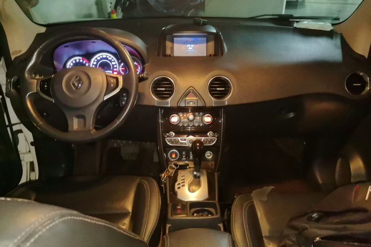 Used Renault Koleos 2013 2.5L 4x4 Comfort Edition Center Console