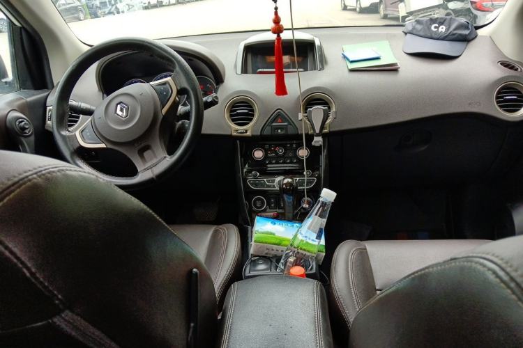 Used Renault Koleos 2013 2.5L 4x4 Comfort Edition Center Console