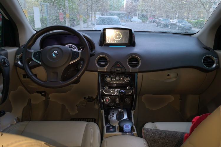 Used Renault Koleos 2013 2.5L Two-Wheel Drive Comfort Edition Center Console