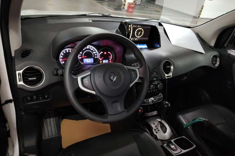 Used Renault Koleos 2013 2.5L Two-Wheel Drive Comfort Edition Center Console