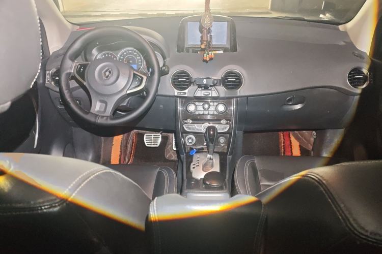 Used Renault Koleos 2013 2.5L Two-Wheel Drive Comfort Edition with Navigation Center Console