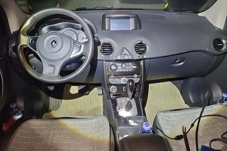 Used Renault Koleos 2013 2.5L Two-Wheel Drive Comfort Edition Center Console