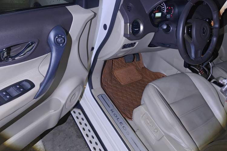 Used Renault Koleos 2013 2.5L Two-Wheel Drive Comfort Edition with Navigation Driver Seat