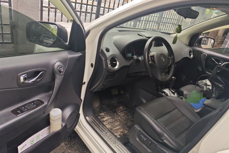 Used Renault Koleos 2013 2.5L Two-Wheel Drive Luxury Navigation Edition Driver Seat