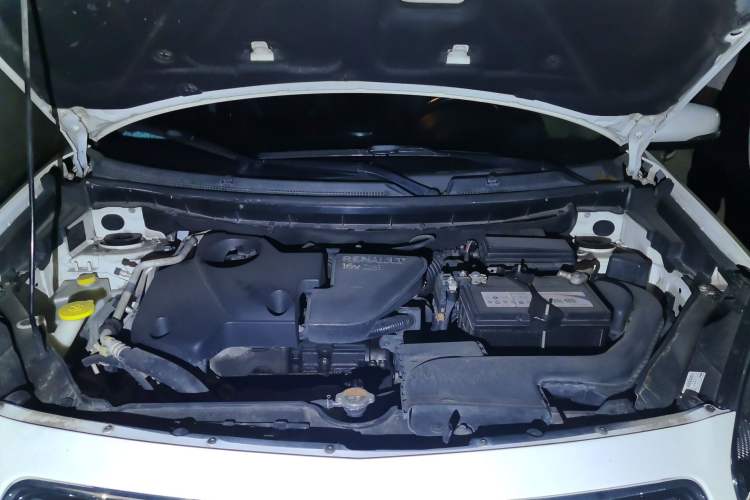 Used Renault Koleos 2013 2.5L 4x4 Comfort Edition Engine Bay