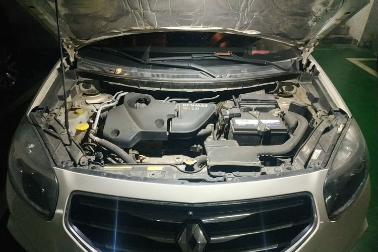 Used Renault Koleos 2013 2.5L 4x4 Comfort Edition Engine Bay