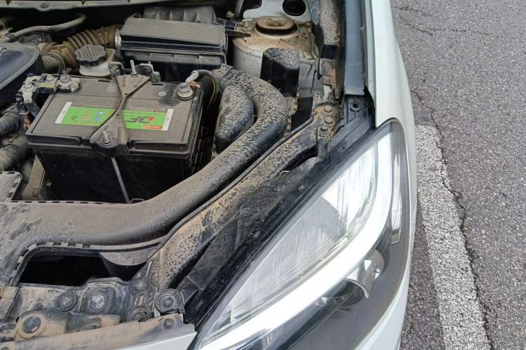 Used Renault Koleos 2013 2.5L 4x4 Comfort Edition Engine Bay Left